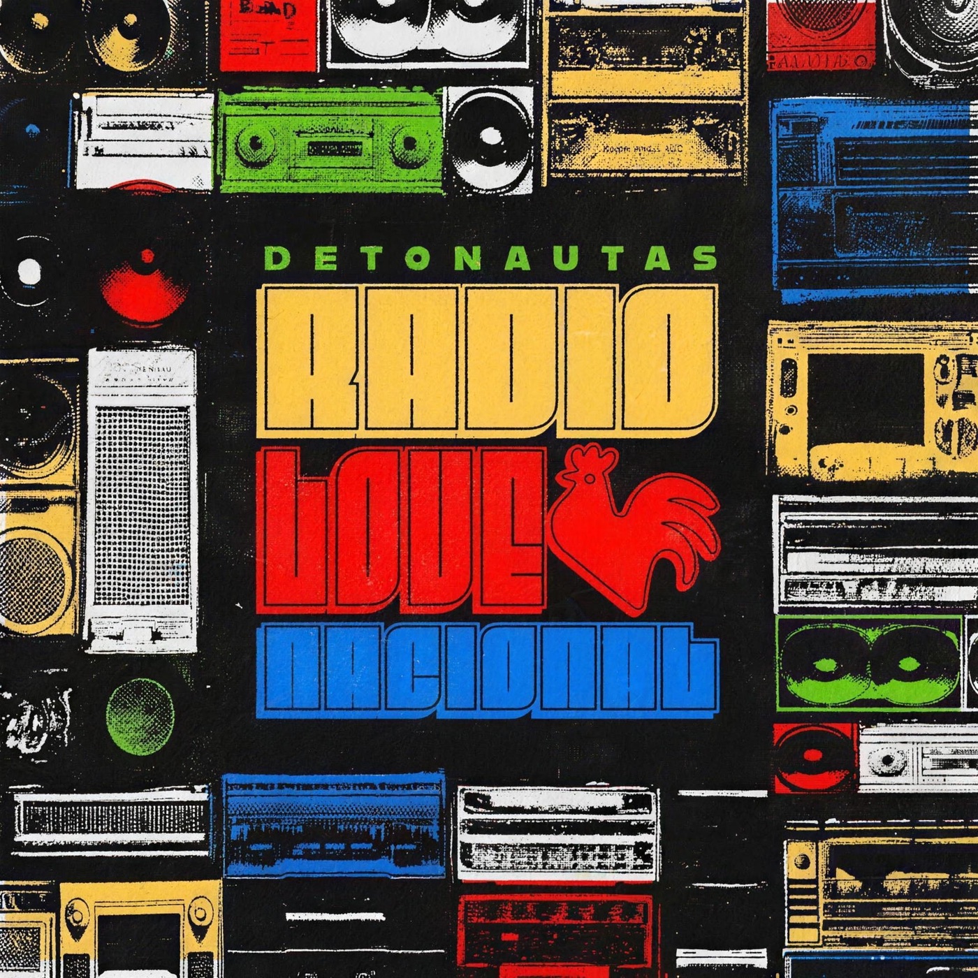 Capa de Rádio Love Nacional: parede de rádios coloridos com o título em amarelo, vermelho e azul